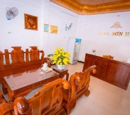 Khach San Son Ha Hotell Tỉnh Kontum Eksteriør bilde